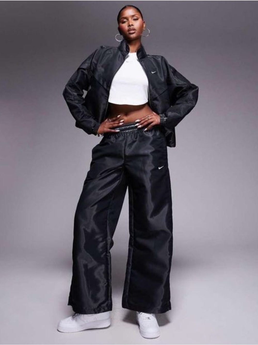 Nike Sportswear Windrunner
Women's Shine Set - pants and jacket
